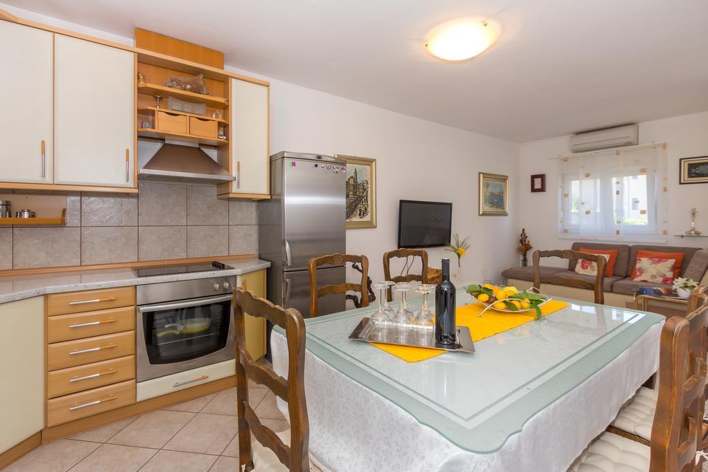 Apartment Ivo Podstrana Buitenkant foto